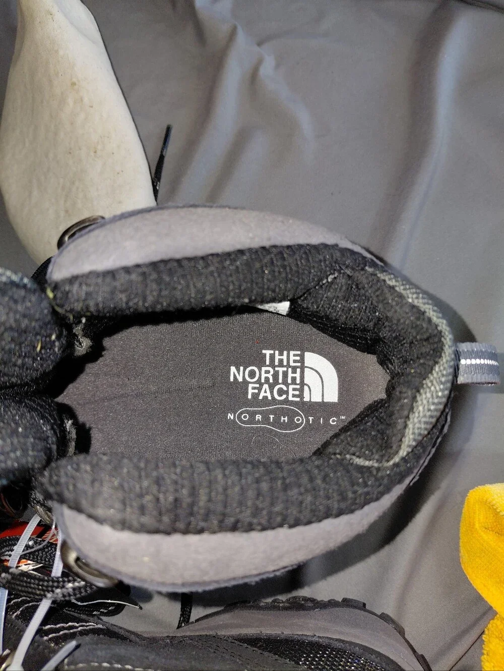 The North Face Men's Black/Gray Insulated Hiking Boots Sz9 NWT Hydroseal Weather